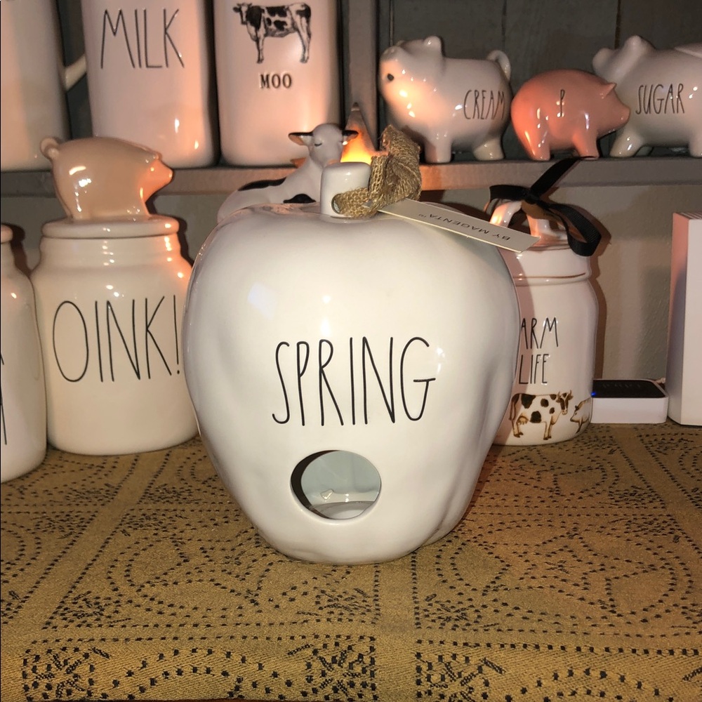 Rae Dunn SPRING Apple Shaped Birdhouse White - Picture 1 of 7